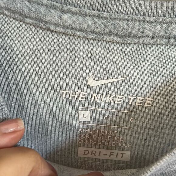 Nike men's heather Gray just do it T-shirt size L - Picture 2 of 4